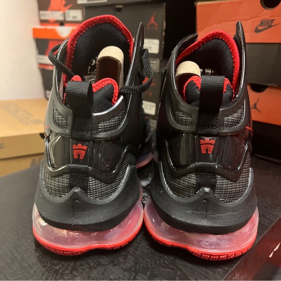 LEBRON XIX - Picture 5 of 9